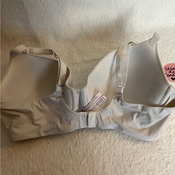 Victoria's Secret Cream Bra - Picture 3 of 4